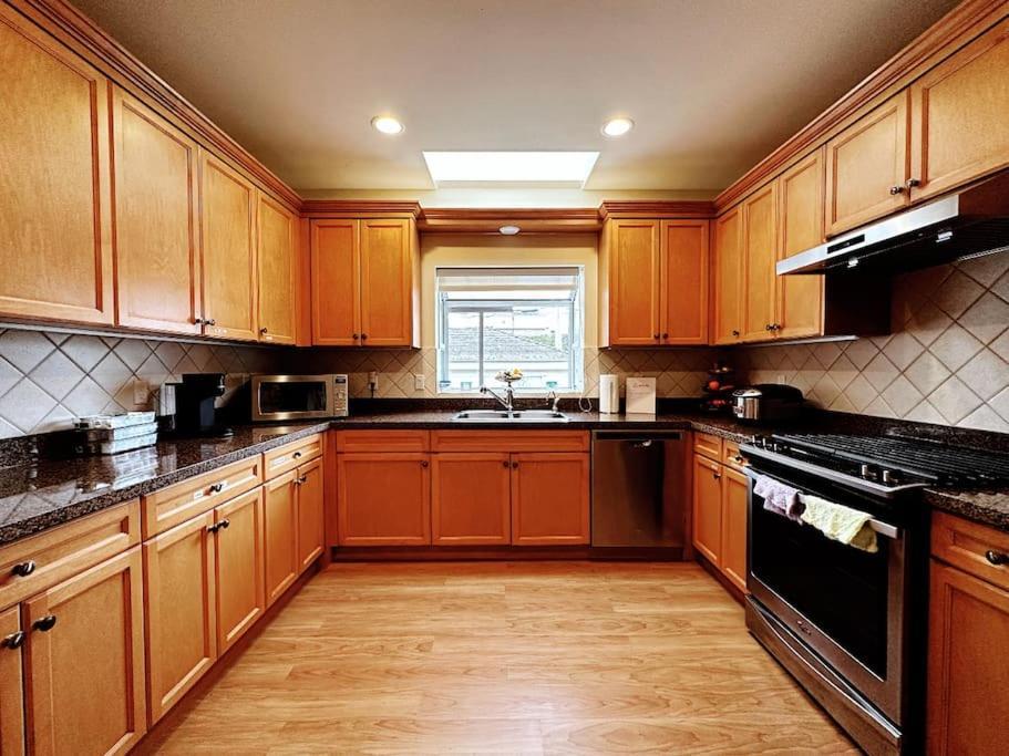 Super Cosy 8Bed & 6Bath In Vancouver Heart Near To Airport And Downtown Extérieur photo