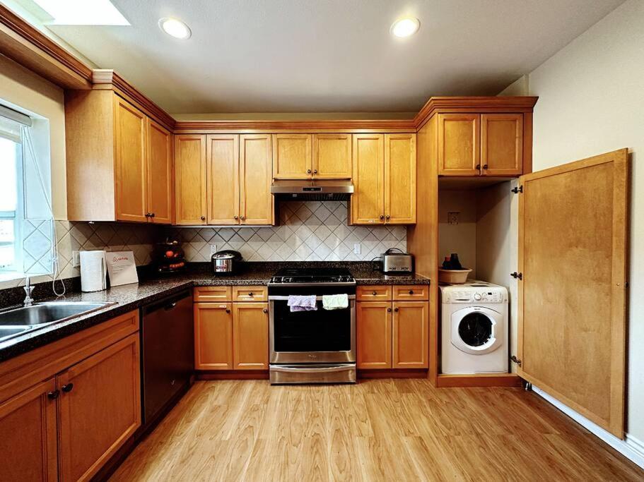 Super Cosy 8Bed & 6Bath In Vancouver Heart Near To Airport And Downtown Extérieur photo