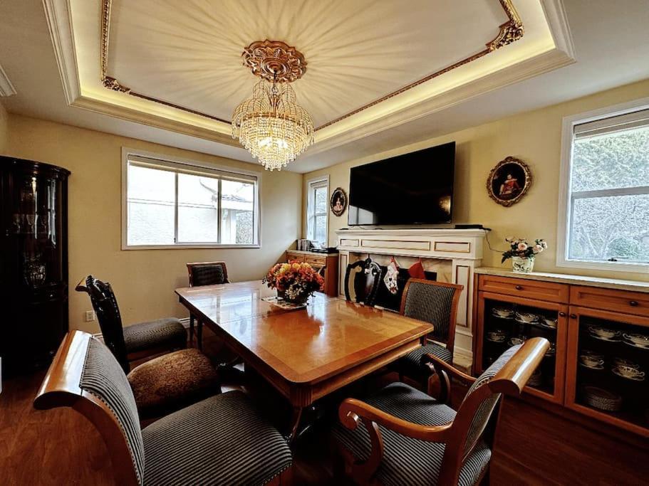 Super Cosy 8Bed & 6Bath In Vancouver Heart Near To Airport And Downtown Extérieur photo