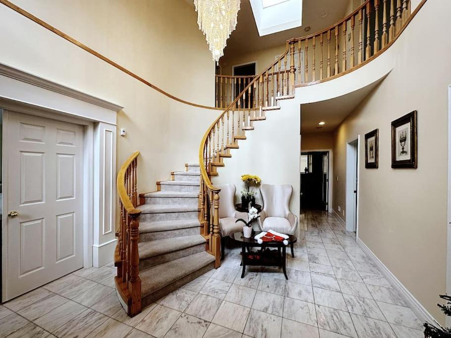 Super Cosy 8Bed & 6Bath In Vancouver Heart Near To Airport And Downtown Extérieur photo